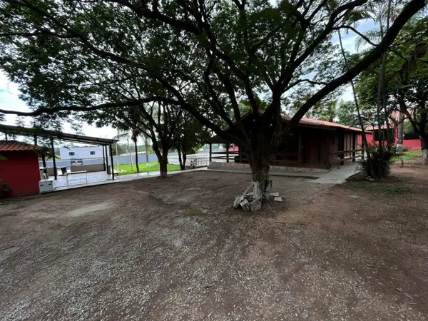 Sítio 3 quartos 240m²
