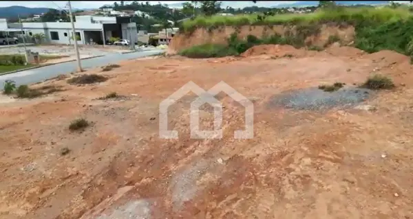 Lote em condomínio 
