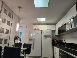 Casa 3 quartos 3 banheiros 240m²
