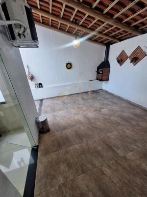 Casa 3 quartos 2 banheiros 
