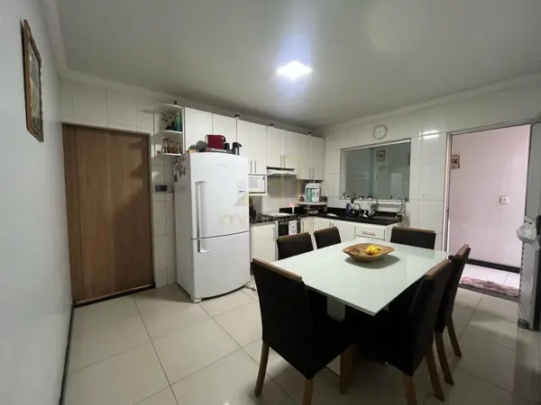 Casa 3 quartos 2 banheiros 
