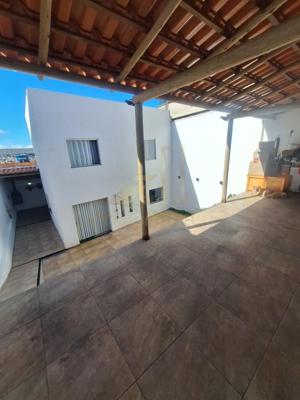Casa 3 quartos 2 banheiros 
