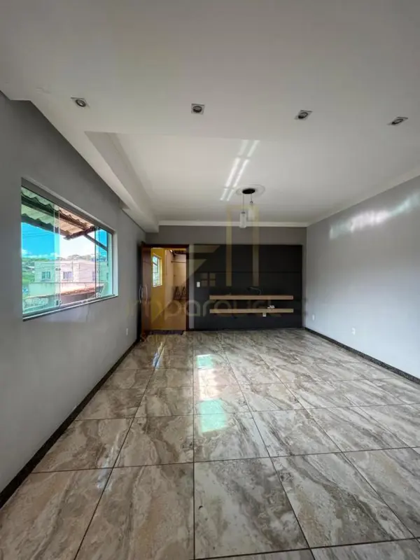 Casa 4 quartos 2 banheiros 

