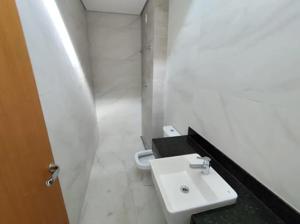 Casa 3 quartos 2 banheiros 
