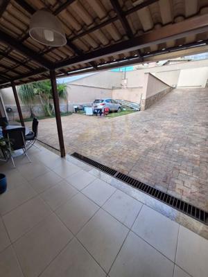Casa 3 quartos 2 banheiros 
