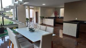 Casa 3 quartos 3 banheiros 305m²
