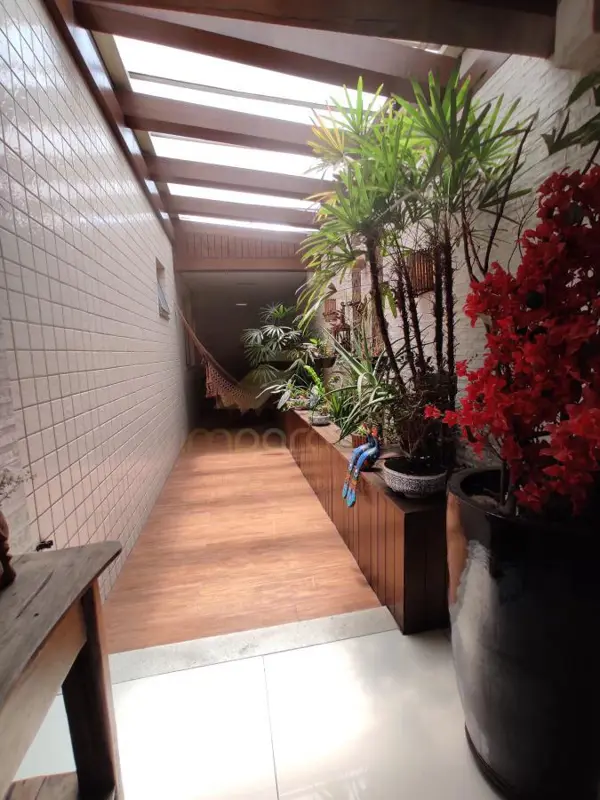 Apartamento 3 quartos 2 banheiros 185m²
