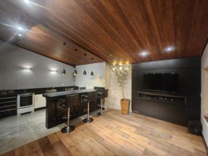 Casa 3 quartos 3 banheiros 240m²
