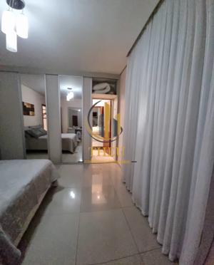 Apartamento 3 quartos 5 banheiros 220m²
