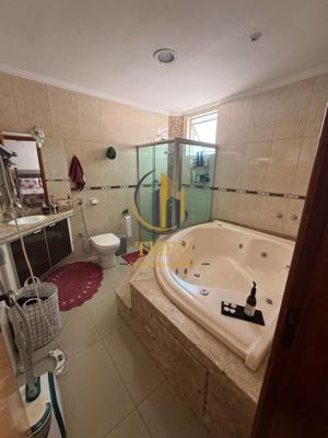 Apartamento 4 quartos 4 banheiros 240m²
