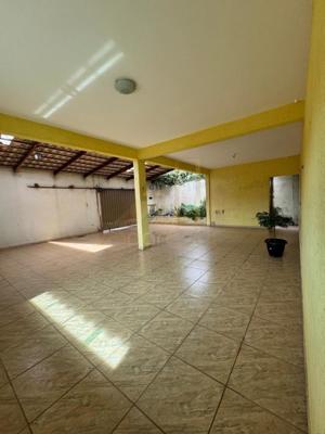Casa 4 quartos 2 banheiros 

