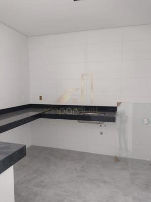 Casa 3 quartos 2 banheiros 30m²
