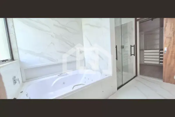 Casa em condomínio 4 quartos 5 banheiros 320m²