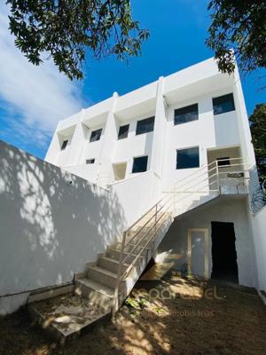 Casa 3 quartos 2 banheiros 300m²
